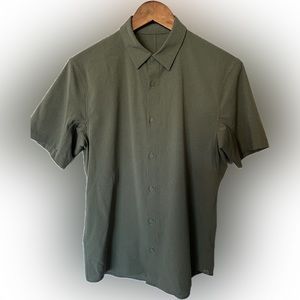Used Lululemon: Athletic Short-sleeve Button Up - Size Small 👕 🍋